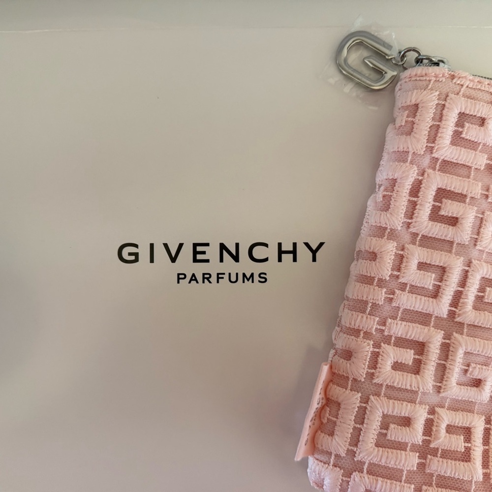 GIVENCHY PARFUMS Nude / Blush Pink Embossed Logo Pouch / Cosmetic Bag New in Box